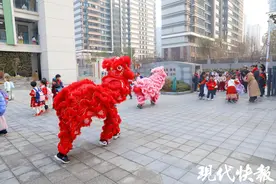 报到日遇上元宵节，南京这所小学张灯结彩迎接“小主人”图片