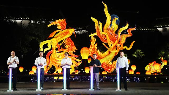 2025海峡两岸（昆山）中秋灯会启幕，周庄璀璨亮灯