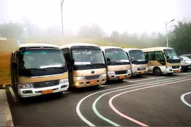 方便市民出游！“渝约公交”为重庆多个景区提供接驳车服务图片