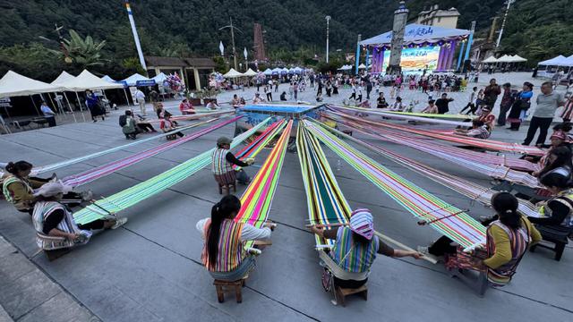 独龙江畔“卡雀哇节”燃情启幕 鸣响民族团结与农文旅融合奏鸣曲