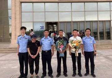 潜逃11年部督案件主犯被押解回国