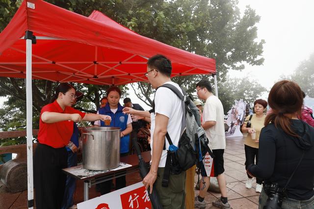 花果山：联合民革连云港市委会开展志愿服务活动