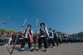 这里过节，真“上刀山下火海”！图片