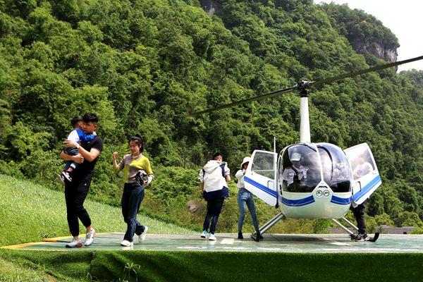 张家界武陵源低空游持续升温 多元业态解锁夏日出游新体验