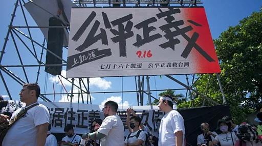 王炳忠:是时候考虑统一后两岸景象了