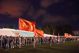 徒步16公里，哈工大（威海）三千余新生刘公岛接受爱国主义教育图片