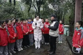 植物园里飘起柠檬香 同学们现场学做柠檬茶图片