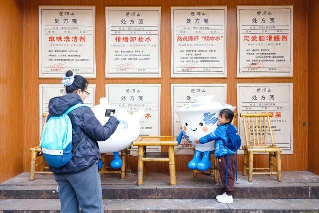 秋假“开门红”！ 蒙顶山迎来首批“尝鲜”学子