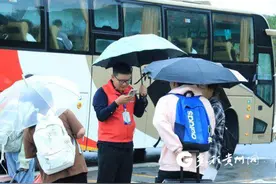 贵州民族大学“黔民筑梦”众创空间开展“学生安全返乡包车直达专线”活动图片