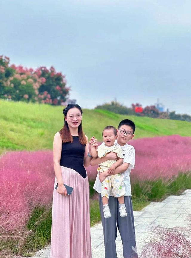 河畔秋日里 蕲春这场粉色梦境已上线