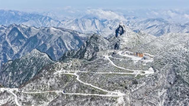 刚刚！凤凰山下雪啦！是真的！