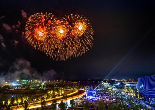 鄂西北三地千人联动，“鹿鸣邀约·银河之夜”2025七夕相亲游园盛典浪漫落幕