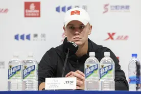 头号种子鲁内出席杭州网球公开赛赛前发布会，祝贺郑钦文奥运摘金图片