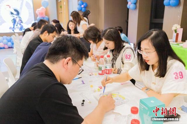 兴趣为桥 年轻人钟情“不尴尬社交”