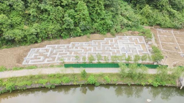 【聚焦药姑山古瑶村提档升级②】垒石迷宫项目加速建设 匠心打造迎“国庆焕新”