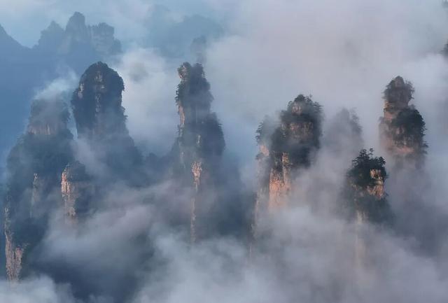 名场面！云海“漫”过矮寨 崀山“浮”于云端……