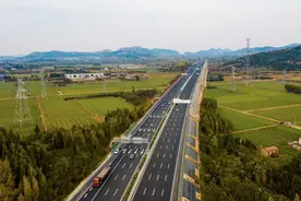 山高交出“年度答卷”：连续三年上榜“世界500强”，高速公路运营总里程突破9000公里图片