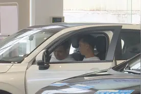海南优化调整小客车保有量调控管理措施施行首日 车企4S店积极宣传期待汽车消费市场更活跃图片