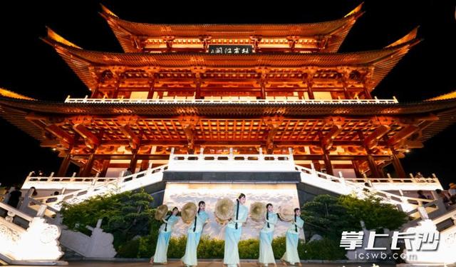 “如意甘肃”打卡杜甫江阁  甘肃文旅来长推介