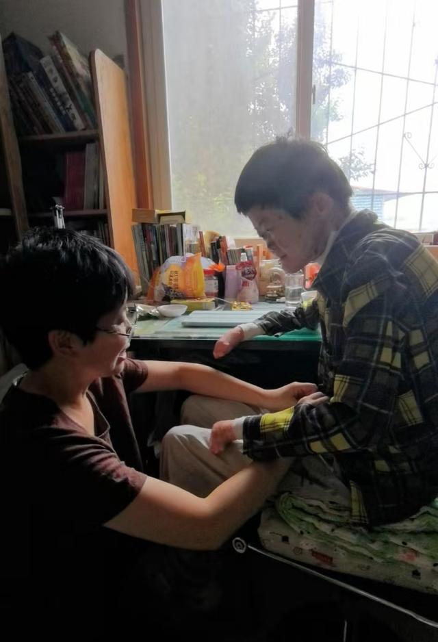 郑州“蝴蝶宝贝” ，带伤“飞”向西藏雪山