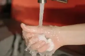 其实你的洗碗方式一直是错的？小心越洗越脏、伤手伤健康！图片