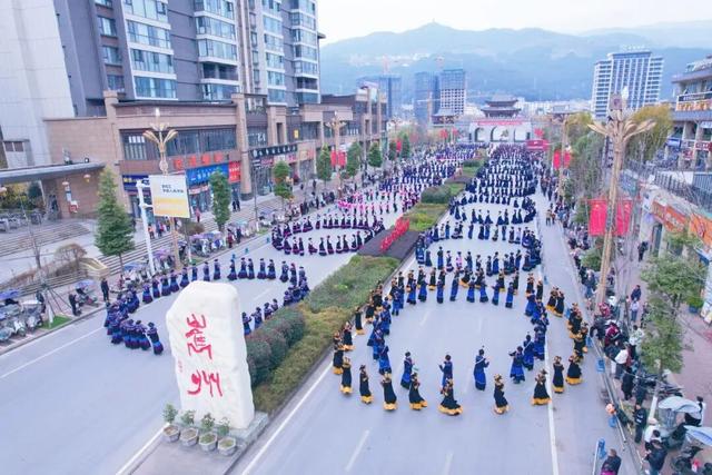 【冬季暖阳 凉山不凉】点燃全场！越西达体舞展演活动精彩上演
