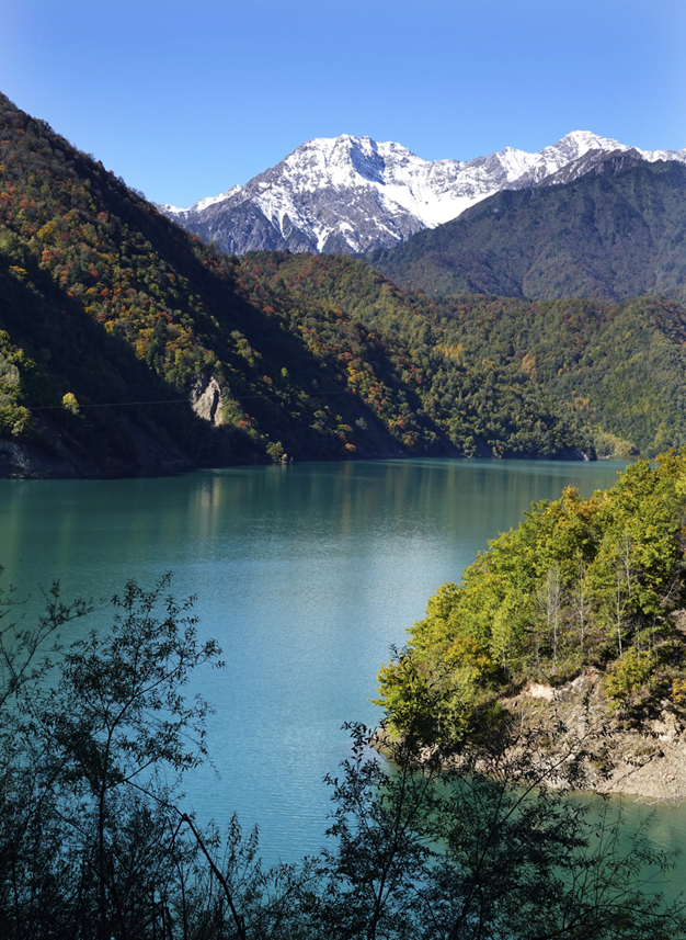 青睐绵阳 ‖ 红透了！周末去平武，沿着“百里彩林走廊”看一场雪山彩林“大片”~