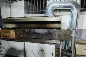 油烟扰民，要求取缔？实地探访：油烟经过滤净化直接排入下水道图片