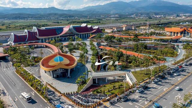 乘坐环线旅游列车，可以打卡云南这些美景和美食