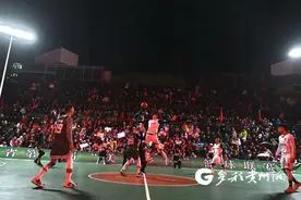贵州：一场乡村篮球盛宴 8名国家级裁判守护赛场精彩图片