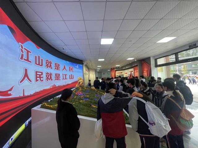 “赛动黔景”“梵天净土・生态守护”青少年户外登山冬夏令营圆满落幕