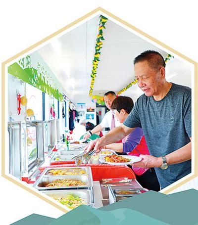 银发旅游列车开出新体验（人民眼·提振消费）