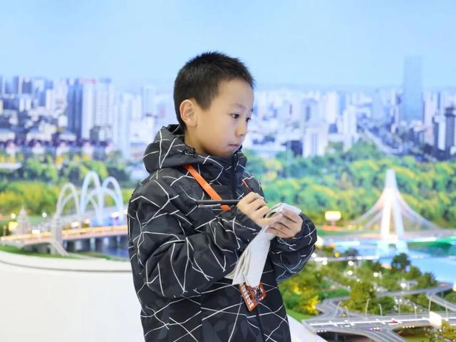 在现场丨山西日报小记者走进桥梁研学基地 开启桥梁探索之旅