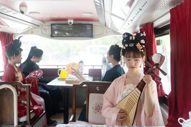 接驳车、观光车、景区直通车，绿色出行畅游曲江
