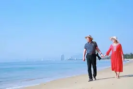 上海金婚夫妻环游全球83国，目标100个！腿脚不便带着轮椅接着走图片