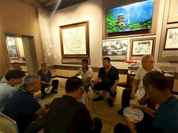 阳信县流坡坞镇开展“红马扎 面对面”红色文化宣讲走进流坡坞阻击战遗址