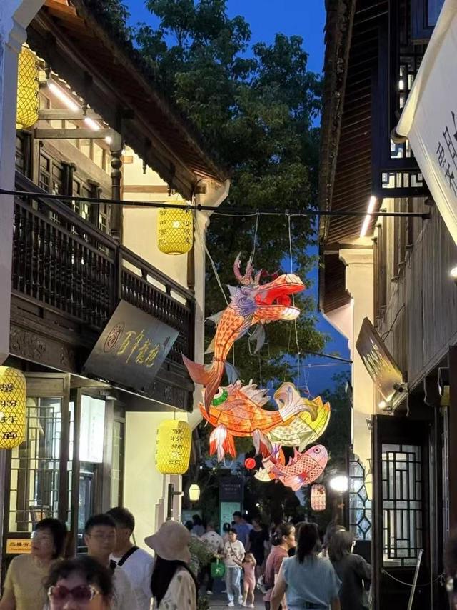 暑假接近尾声机票跳水 错峰游受青睐｜夏日经济青观察