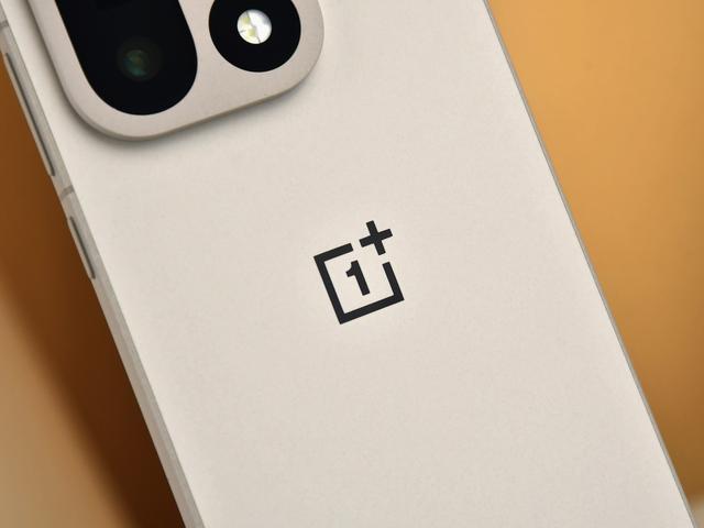 一加 15全卖点详解：性能Ultra、屏幕Ultra、续航Ultra，定义真正的超旗舰