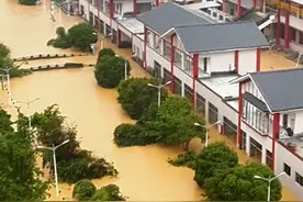 第1现场｜30年一遇洪水！贵州榕江村超球场10分钟被淹没图片