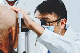 “世界青光眼周”｜昆明爱尔眼科医院为八旬青光眼患者紧急降眼压图片