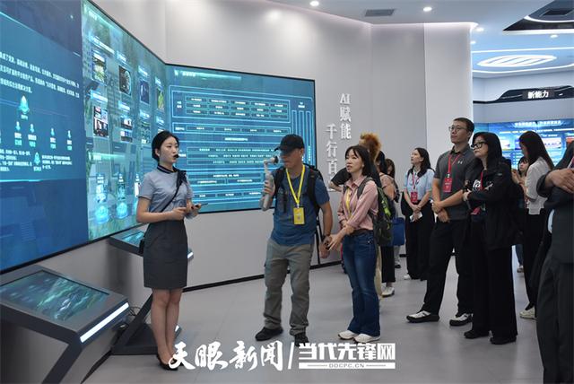 2025黔台会｜打卡“星愿AI数智体验馆” 炫酷解锁数字贵州