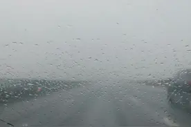 昨夜今晨，贵阳出现雷雨天气图片