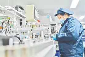 从磷酸铁锂、锰酸铁锂到钛酸锂、锌铁液流 宜昌新能源电池产业聚链成群图片