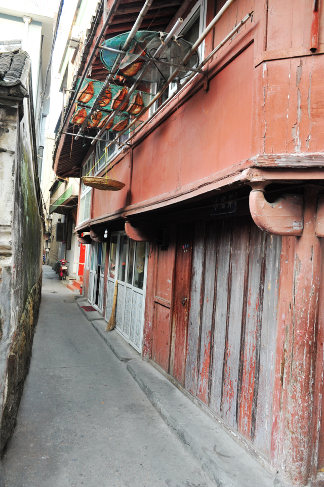 舟山有意思｜舟山这里有条路最窄处仅供一人通行…