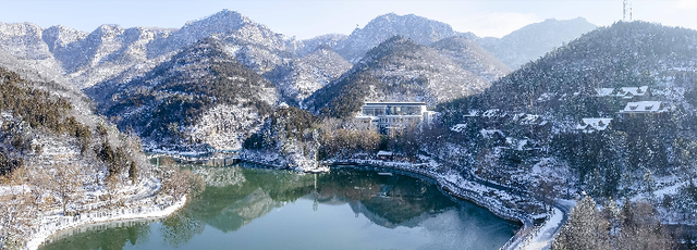 崖壁冰瀑！淄博潭溪山景区再现冬日胜景。