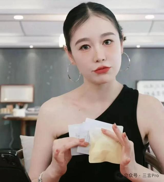 三只羊停播一年，疯狂小杨哥众徒弟如何“谋生”？