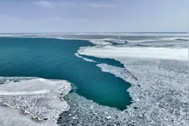 美得不像话！青海湖再现冰封奇观图片