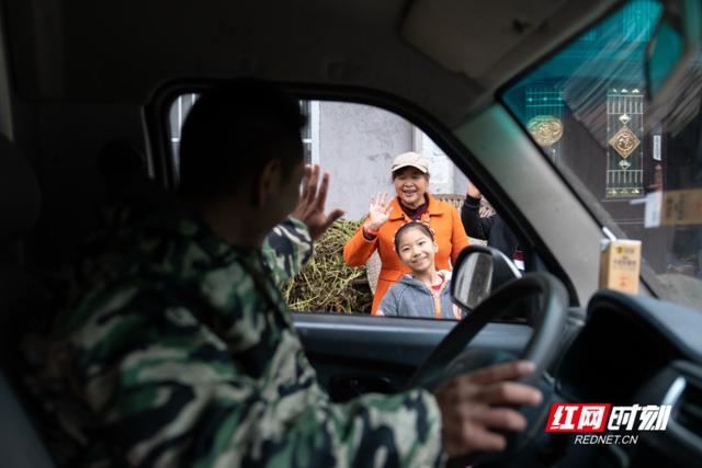 大美红图丨海拔落差1400米，跑山卖货郎与他的移动小卖部