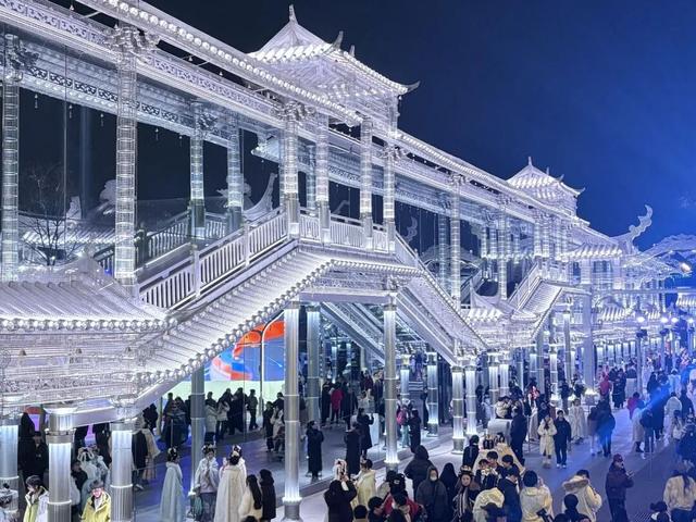 “来开封不是看风景，是真的走进了另一个世界”