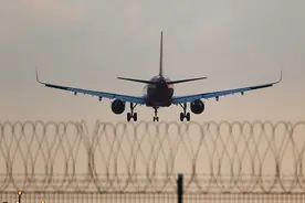 上半年出行需求显著增长：春秋航空净利预增超五成，吉祥预增超六倍图片